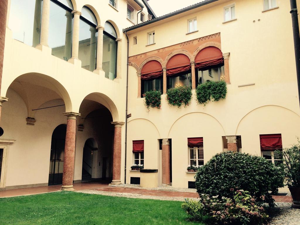 Tl Palazzo Fantuzzi Apartman Bologna Szoba fotó