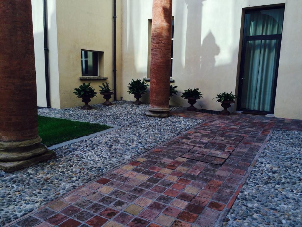 Tl Palazzo Fantuzzi Apartman Bologna Szoba fotó